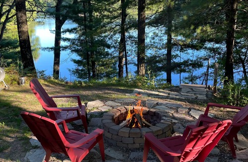 New Auburn Cabin | Rustic-Modern 1BR Lakeside Cottage for up to 5.