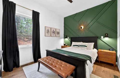 Great Cacapon House | Rustic-Modern Cabin Escape with Hot Tub & Sauna in Great Cacapon, West Virginia