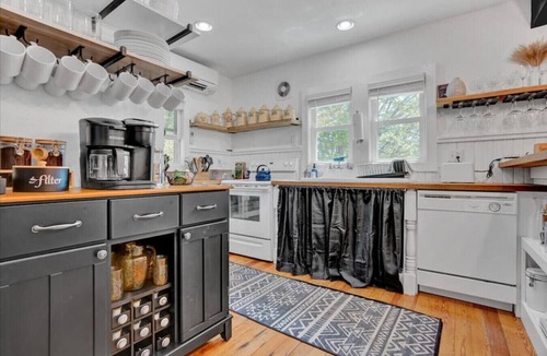 Mount Pocono House | Rustic & Modern:HotTub+FirePit+15 min to Camelback