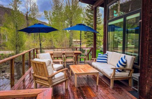 Board Ranch House | Rustic Modern Luxury Retreat with Hot Tub