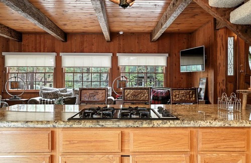 Moonridge Cabin | Rustic Mountain Cabin Near Big Bear Lake, California