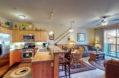 Truckee Condo | Rustic Mountain Getaway | Desk, Games, Queen Suite & Bunk, Near Downtown