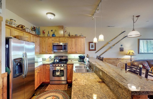 Truckee Condo | Rustic Mountain Getaway | Desk, Games, Queen Suite & Bunk, Near Downtown