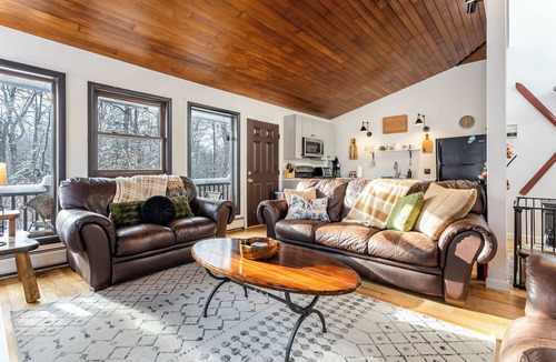 East Haven  Rutland County Cabin | Rustic Mountain Retreat Just Minutes to Pico & Killington for a Perfect Getaway