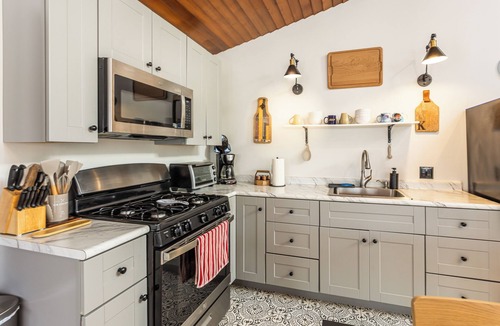 East Haven  Rutland County Cabin | Rustic Mountain Retreat Just Minutes to Pico & Killington for a Perfect Getaway
