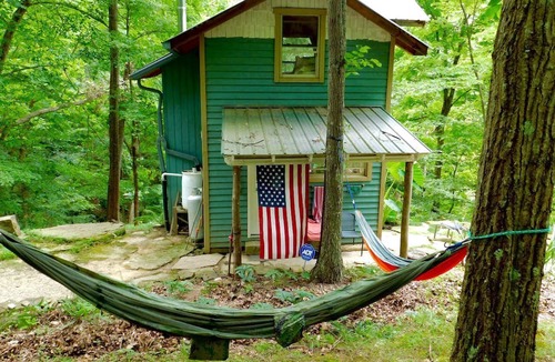 Athens Cabin | Rustic Off-Grid Cabin Getaway near Wayne National Forest, Ohio