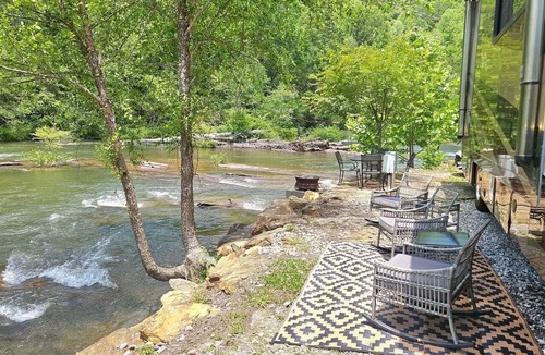 Lakemont Cabin | Rustic, Pet Friendly Cabin in Lakemont, Georgia, near Tallulah Gorge State Park