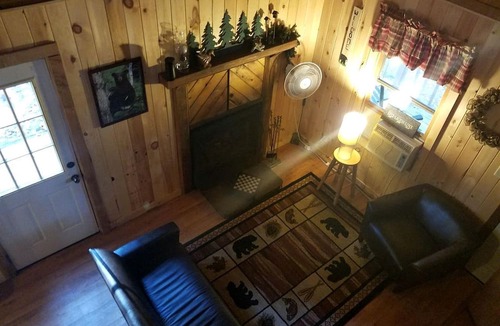 Lakemont Cabin | Rustic, Pet Friendly Cabin in Lakemont, Georgia, near Tallulah Gorge State Park