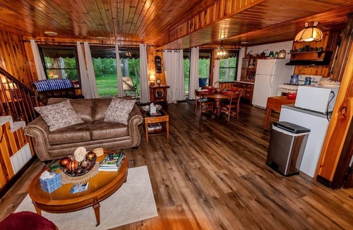 Dundas Cabin | Rustic, Pet Friendly Cabin near East Fork Lake, Olney, Illinois