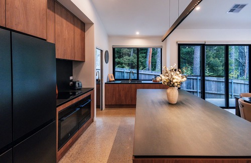 Medlow Bath Cabin | Rustic Pine Escape- Luxury Cabin in the Blue Mountains. Sleeps up to 10 people.