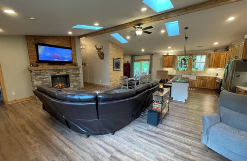 Logan House | Rustic Pines on Buckeye Trail with hot tub