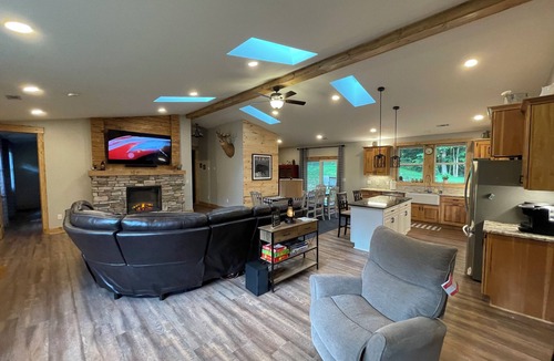 Logan House | Rustic Pines on Buckeye Trail with hot tub