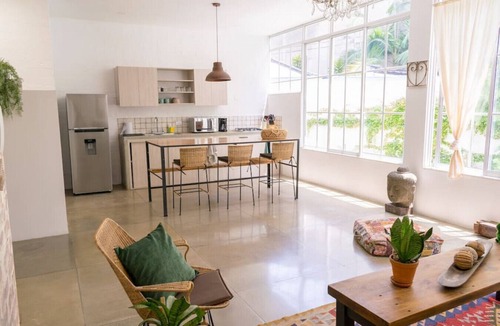 Cali Apartment | Rustic Private APT Near Gato de Tejada -7 Min Walk