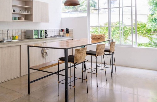 Cali Apartment | Rustic Private APT Near Gato de Tejada -7 Min Walk