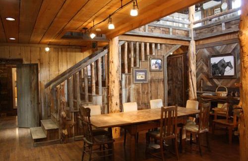 Bruneau House | Rustic Ranch Getaway