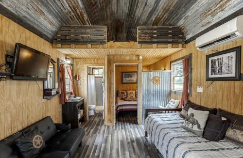 Mountain Home House | Rustic Ranch Hideaway Cabin with Stargazing & Sunset Views near Kerrville in Mountain Home, Texas