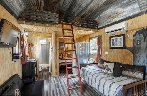 Mountain Home House | Rustic Ranch Hideaway Cabin with Stargazing & Sunset Views near Kerrville in Mountain Home, Texas