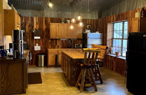 Dennard House | Rustic Ranch Retreat - 6 bedrooms, 5 bath, game room, working cattle ranch!