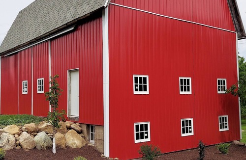 Bannister House | Rustic Red Barn Event Venue