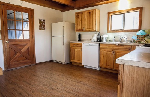 Mosier House | Rustic Retreat - 3 Bedrooms, 3 Bathrooms - Beautiful Cabin on 5 Acres of Land