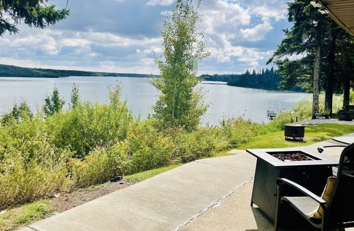 Torrington Condo | Rustic Retreat at Pine Lake - perfect for a solo or couples getaway!