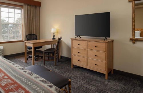 Vancouver Hotel | Rustic Retreat | Peaceful Countryside Room with Ensuite Bath & Pool Access