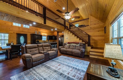 Mentone Cabin | Rustic Retreat sleeps 14