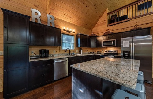 Mentone Cabin | Rustic Retreat sleeps 14