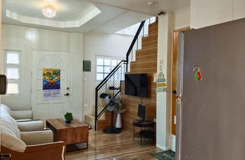 San Fernando House | Rustic Retreat Three Bedroom House