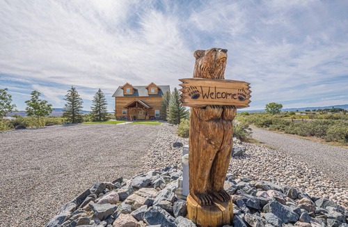 Mesa County House | Rustic Retreat: Unplug and Unwind