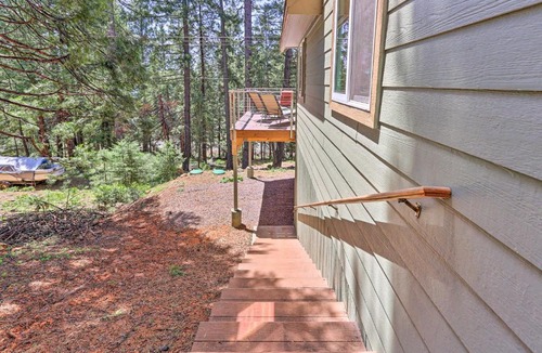 East Shore House | Rustic Retreat w/Deck: Steps From Lake Almanor!