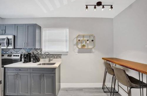 Poinciana Park Apartment | Rustic Retreats Beachy 1BR for 4 guests in the heart of Fort Lauderdale