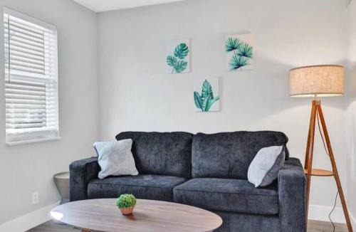Poinciana Park Apartment | Rustic Retreats Beachy 1BR for 4 guests in the heart of Fort Lauderdale