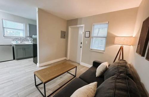 Poinciana Park Apartment | Rustic Retreats Modern 1BR for 4 guests in the heart of Fort Lauderdale