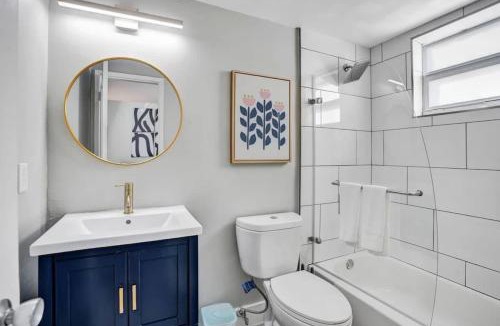 Poinciana Park Apartment | Rustic Retreats Modern 1BR For 4 Guests Minutes From Las Olas