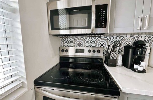 Poinciana Park Apartment | Rustic Retreats Modern 1BR for 2 guests in FLL