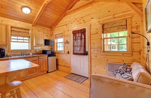 Dayton Cabin | Rustic Ridge Cabin 1, Charming Dayton Retreat