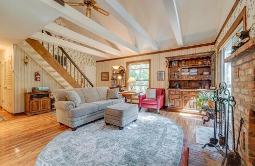 Truckee House | Rustic Riverfront Truckee Cabin w/Deck & BBQ