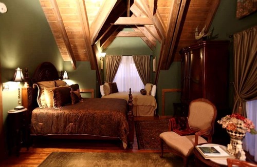 Compton Cabin | Rustic Room Rental for a Vacation near Harrison, Arkansas