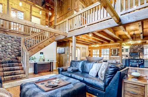 Seymour Cabin | Rustic secluded cabin with fireplace, deck, firepit, grill, mtn views - dogs OK