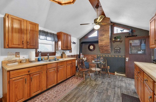 Buffalo Ridge Cabin | Rustic Shadows - Sioux Falls Escape, Firepit, Pet Friendly!