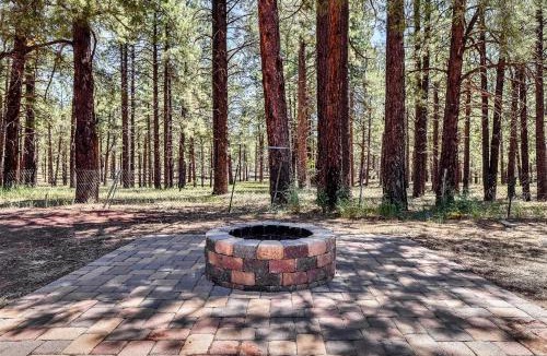 Parks Villa | Rustic Star Authentic Log Cabin in the Woods Near the Grand Canyon Flagstaff Williams