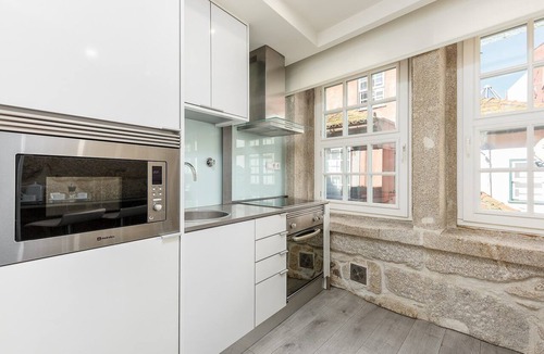 Sao Nicolau Apartment | Rustic Stone Hideaway near Oporto River