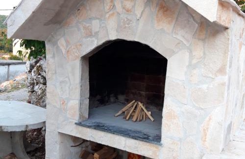 Zagvozd House | Rustic Stone House Bajeli with Jacuzzi