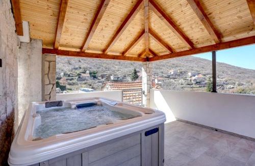Zagvozd House | Rustic Stone House Bajeli with Jacuzzi