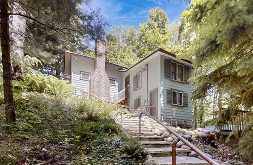 Frankfort Cottage | Rustic-style cottage w/full kitchen, near town, Lake Michigan access, & WiFi