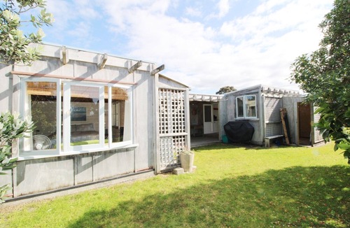 Whangapoua Cabin | Rustic Sunny Whangapoua Cabins