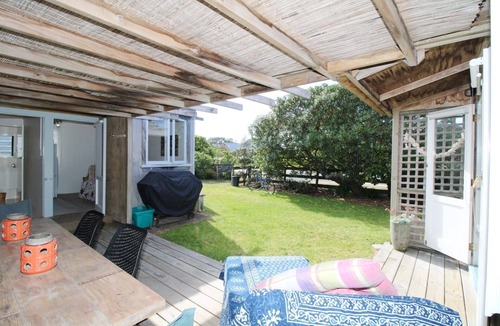 Whangapoua Cabin | Rustic Sunny Whangapoua Cabins