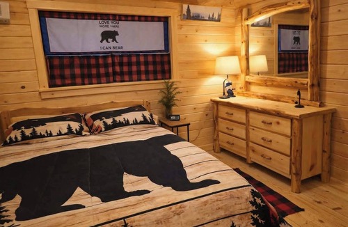 Union Mills Cabin | Rustic Tiny Cabin retreat with AC