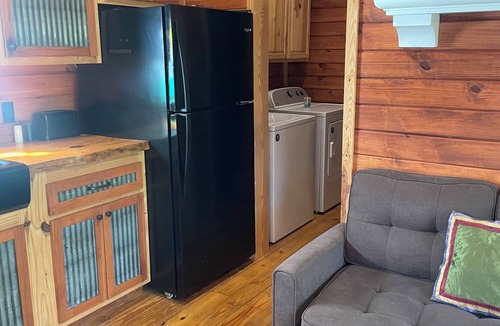 Jones Mills Cabin | Rustic Tiny House w/Private Kennel!